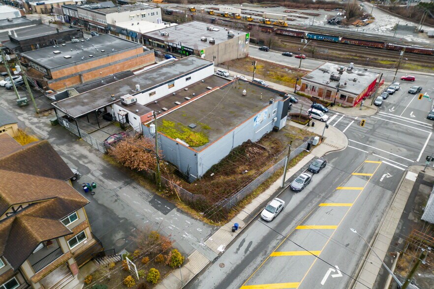 More Photos Of 33017 1st Av, Mission Flex For Sale