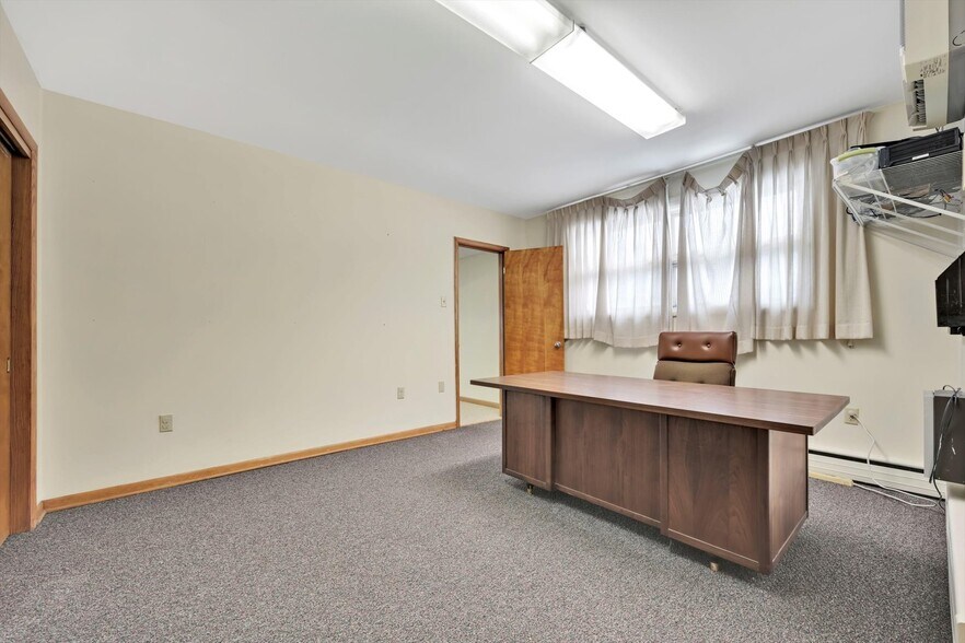 More Photos Of 780 Claremont Ave, Tamaqua Office For Sale