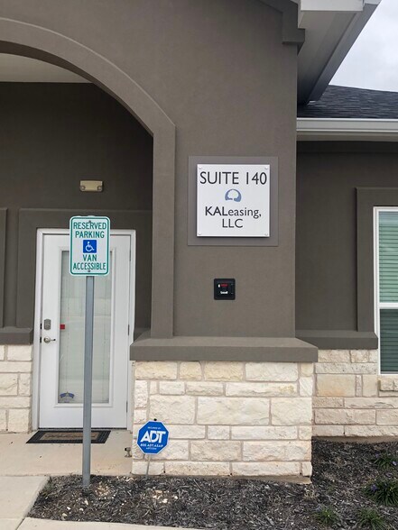 More Photos Of 660 S Bagdad Rd, Leander Loft Creative Space For Sale