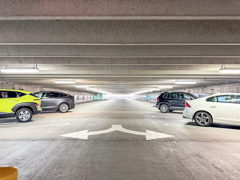 More Photos Of 100 N Queen St, Lancaster Office For Sale