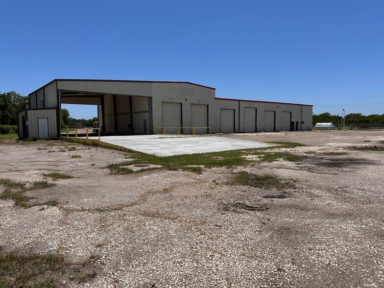 More Photos Of 2100 Industrial Blvd, Alice Warehouse For Sale