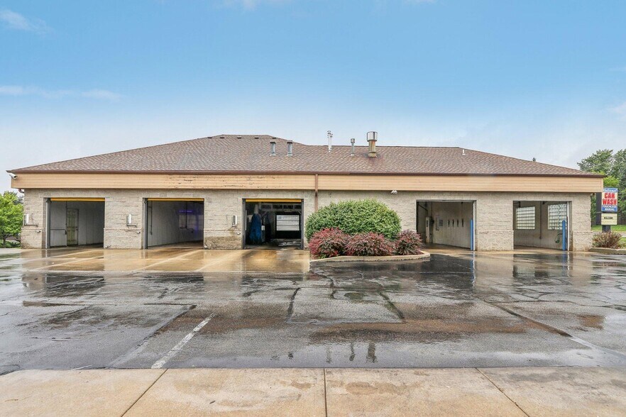 More Photos Of 14967 W National Ave, New Berlin Carwash For Sale