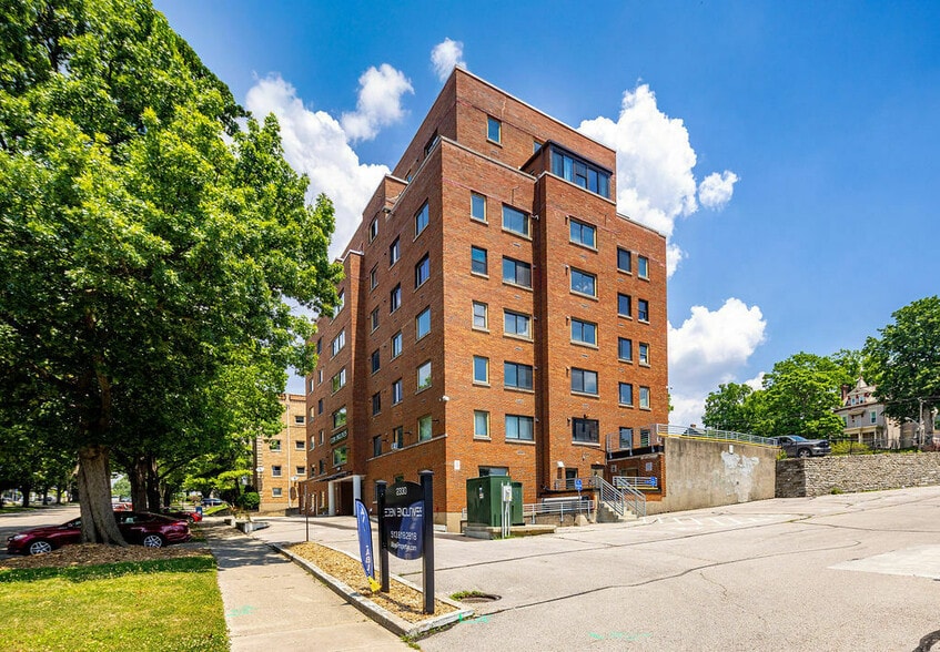 Primary Photo Of 2330 Victory Pky, Cincinnati Office Residential For Lease