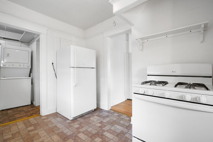 More Photos Of 2006 Strongs Dr, Venice Apartments For Sale