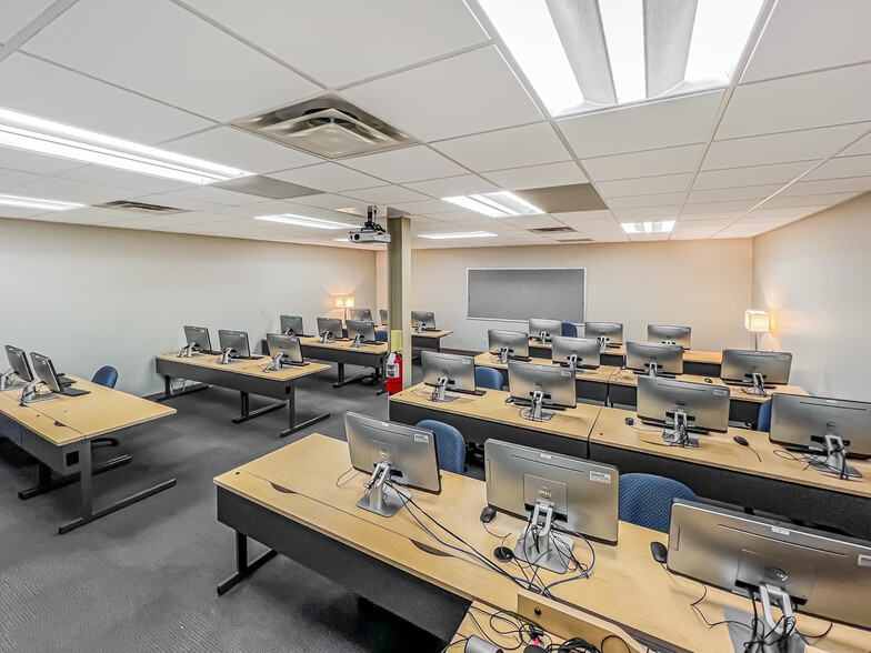 More Photos Of 4411 Woodson Rd, Saint Louis Office For Lease