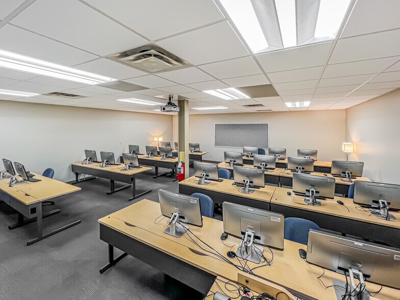 More Photos Of 4411 Woodson Rd, Saint Louis Office For Lease