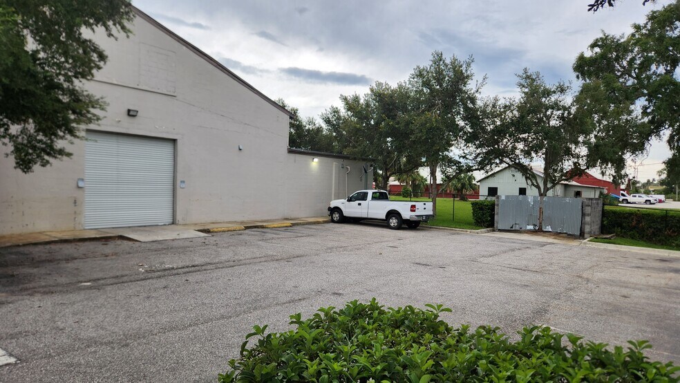 More Photos Of 1100 S French Ave, Sanford Freestanding For Lease