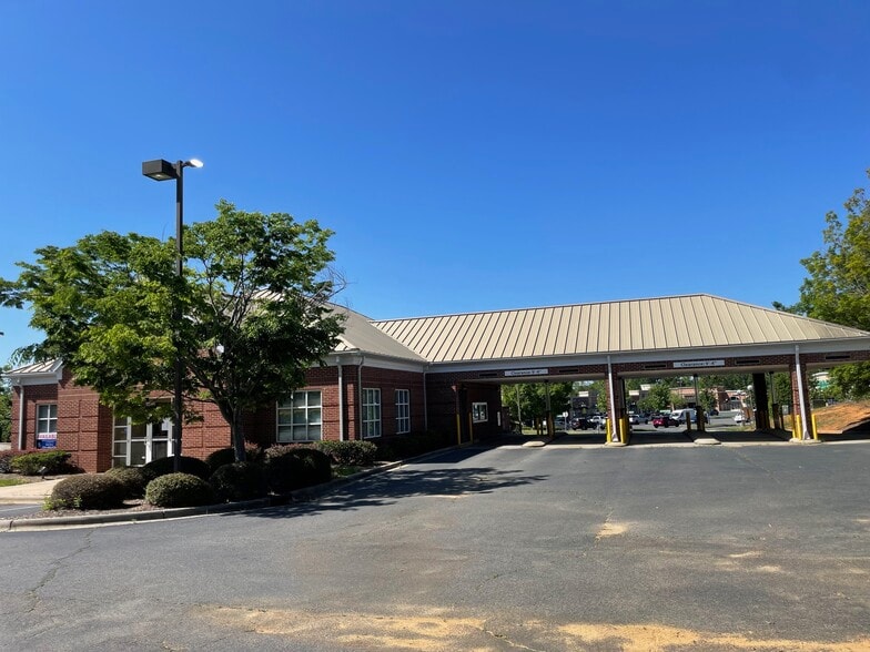 Primary Photo Of 15030 Idlewild Rd, Stallings Bank For Lease