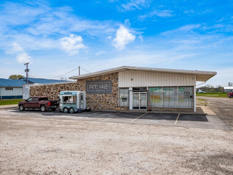 More Photos Of 235 S Jefferson Ave, Plain City Mixed Retail For Sale