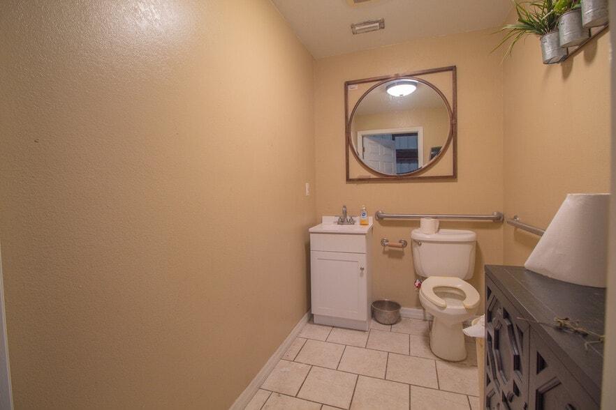 More Photos Of 17 Hickory St, Arcadia Storefront Retail Office For Sale