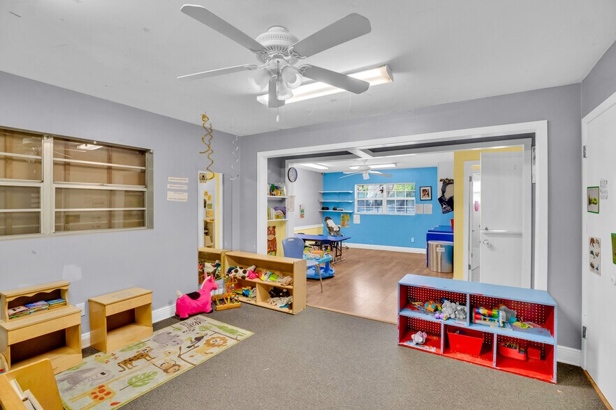 More Photos Of 1285 6th Ave, Vero Beach General Retail For Sale