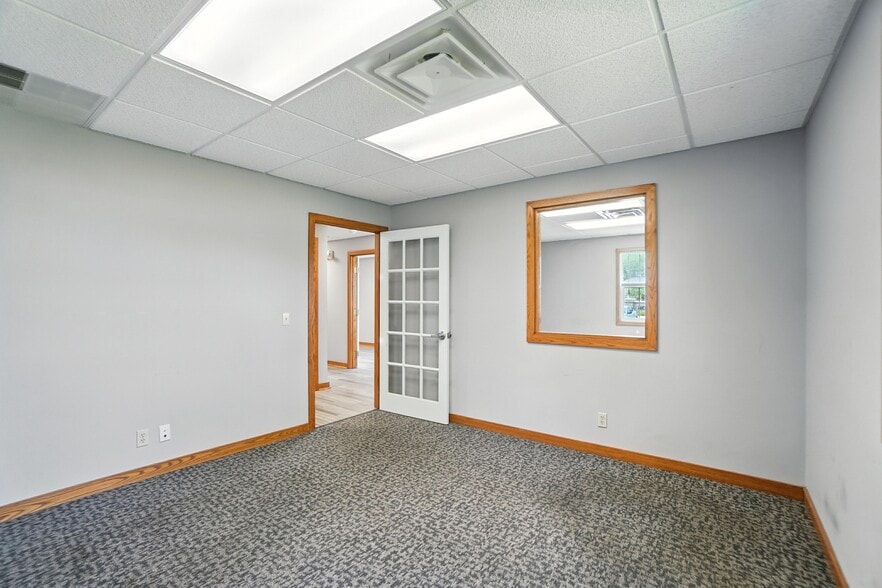 More Photos Of 675-681 Hopewell Dr, Heath Medical For Lease