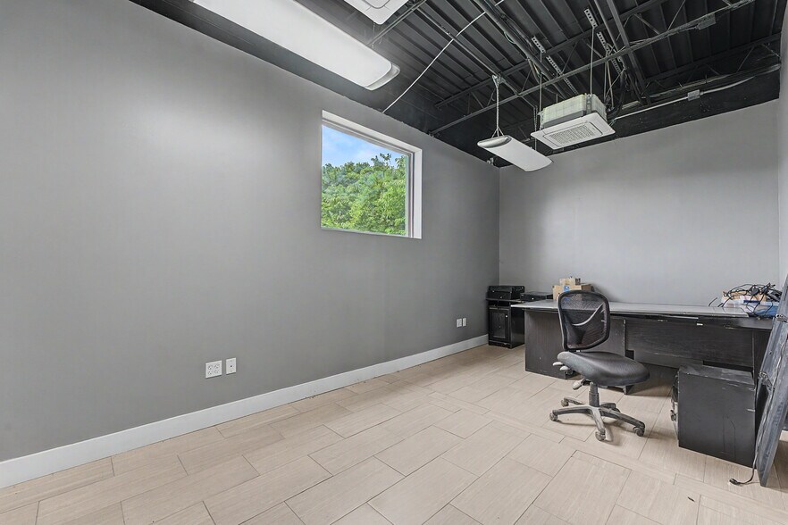 More Photos Of 1039 N Owasso Ave, Tulsa Light Manufacturing For Lease