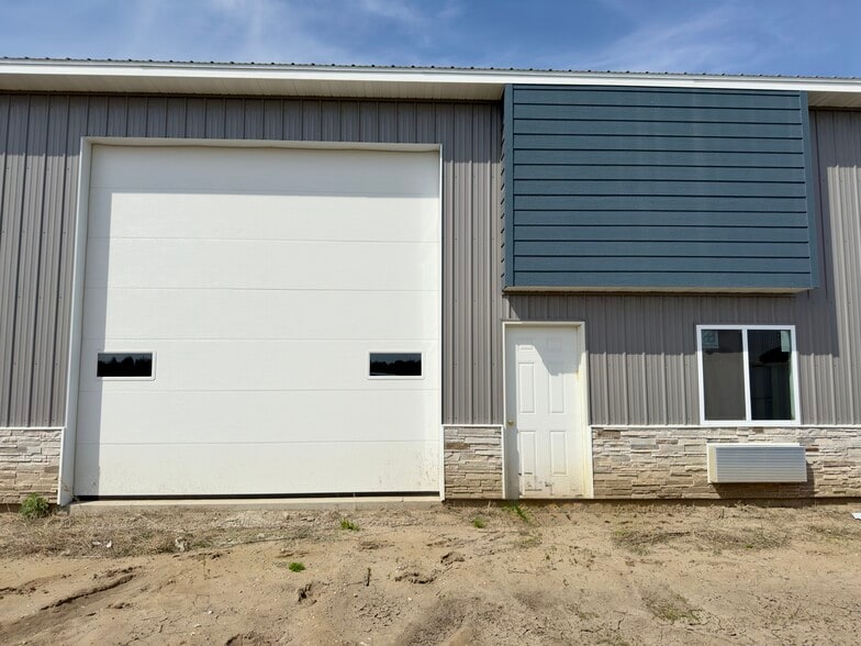 More Photos Of 3212 Airway Ave, Bismarck Light Distribution For Sale