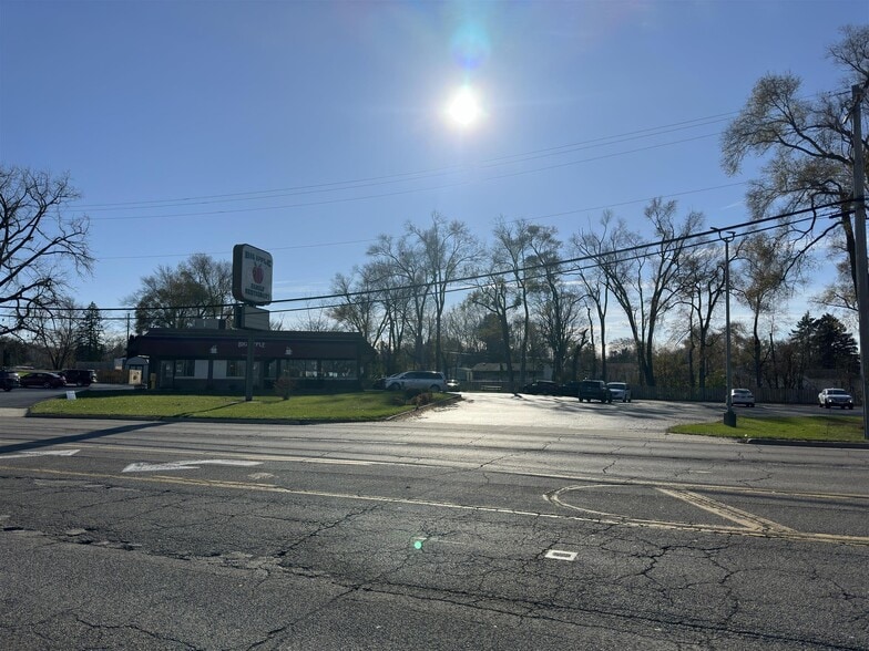 More Photos Of 1427 W Galena Ave, Freeport Freestanding For Sale