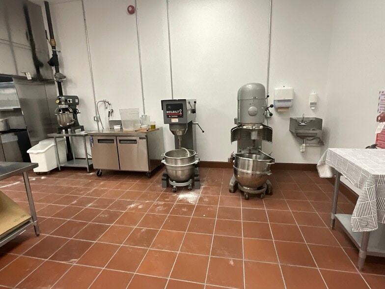 More Photos Of 5951-5953 Halpine Rd, Rockville Warehouse For Lease