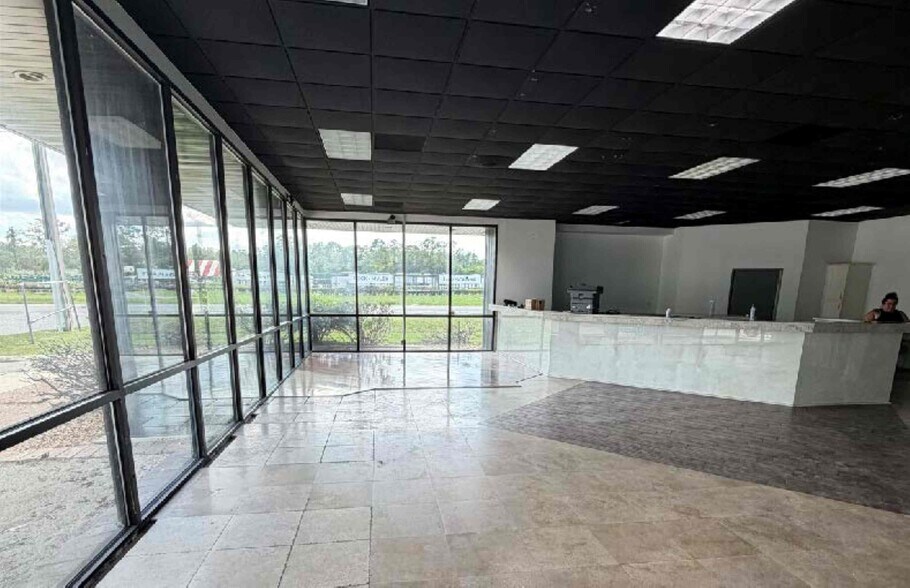 More Photos Of 9093 Philips Hwy, Jacksonville Warehouse For Lease