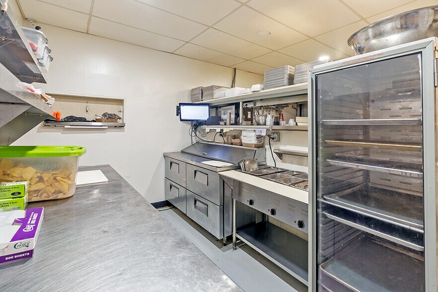 More Photos Of 18967 N US Highway 51, Elkville Mixed Retail For Sale