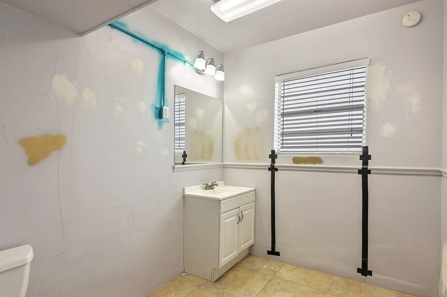 More Photos Of 117-137 Hughlett Ave, Cocoa General Retail For Sale