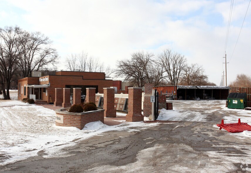 More Photos Of 101 Ashworth Rd, West Des Moines Showroom For Sale