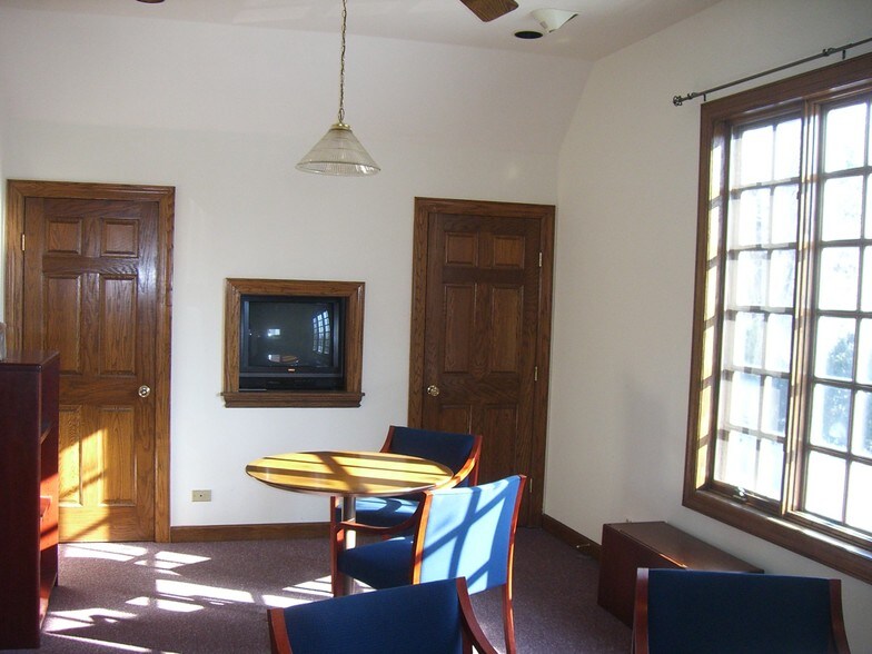 More Photos Of 201 E Dundee Rd, Palatine Office For Sale