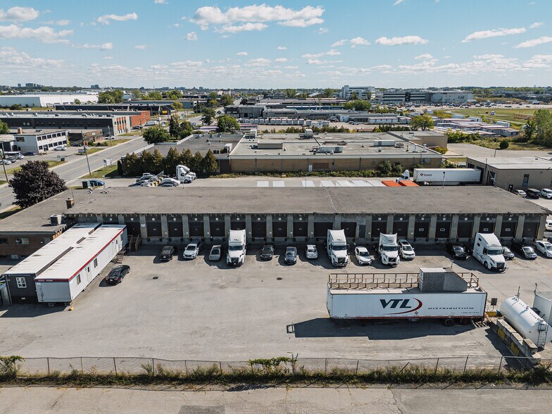 More Photos Of 700 Montée de Liesse, Montréal Distribution For Sale