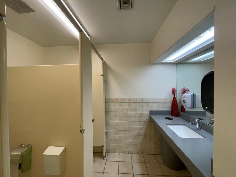 More Photos Of 117-121 Paul Dr, San Rafael Medical For Lease