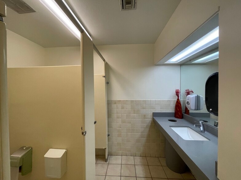 More Photos Of 117-121 Paul Dr, San Rafael Medical For Lease