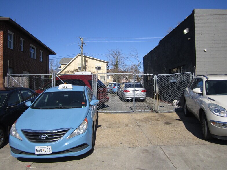 More Photos Of 6502-6504 Harford Rd, Baltimore General Retail For Sale