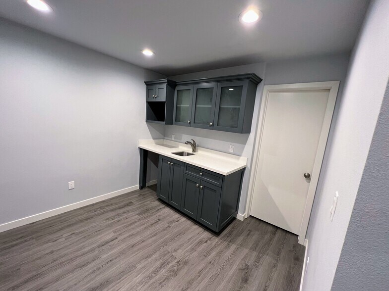 More Photos Of 12990 Branford St, Pacoima Warehouse For Lease