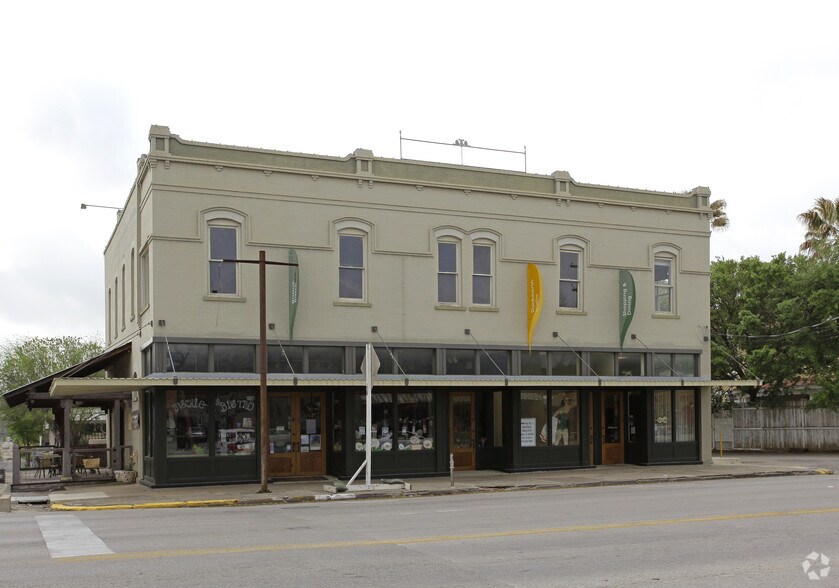 Primary Photo Of 301 W San Antonio St, New Braunfels Storefront Retail Office For Lease