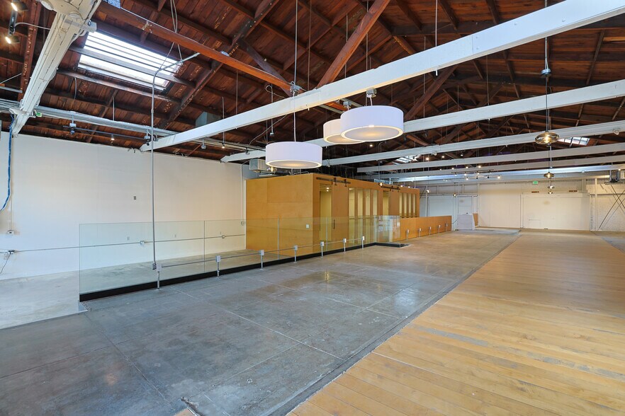 More Photos Of 350-360 Sunset Ave, Venice Warehouse For Lease