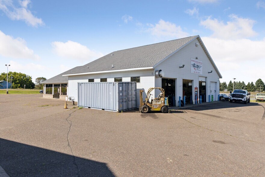 More Photos Of 931 240th St, Osceola General Retail For Sale