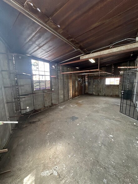 More Photos Of 8517-8519 Long Beach Blvd, Huntington Park Storefront For Lease