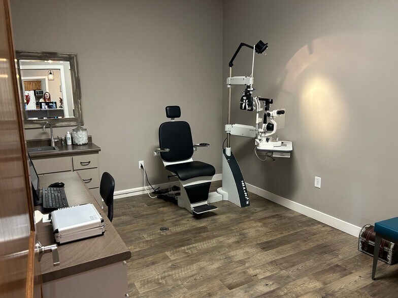 More Photos Of 304 W Highway 38, Hartford Office For Lease