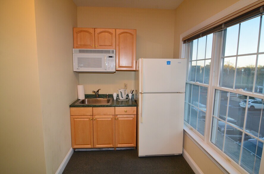 More Photos Of 4 Walter E Foran Blvd, Flemington Office For Sale