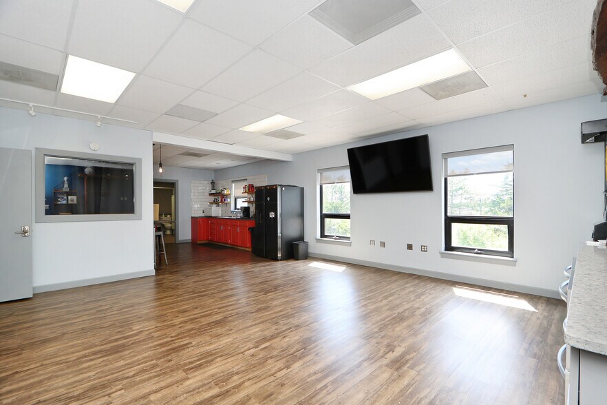 More Photos Of 1125 Westport Dr, Manhattan Office For Lease