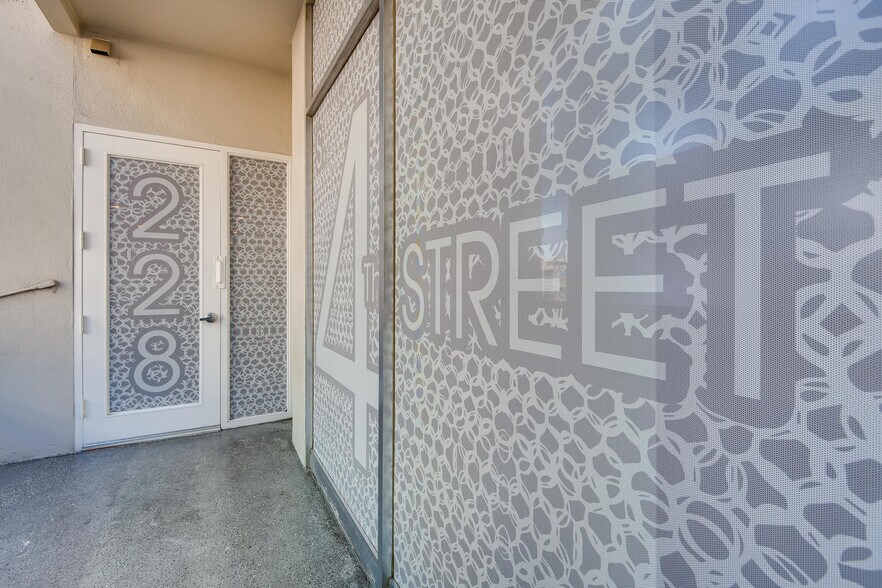 More Photos Of 228 S 4th St, Las Vegas Office For Sale