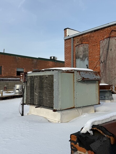 More Photos Of 83 N Saginaw St, Pontiac Office For Sale