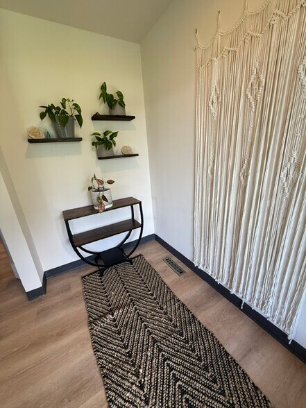More Photos Of 2117 S Stewart Ave, Springfield General Retail For Sale
