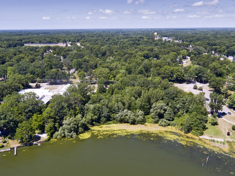 More Photos Of 169 Park St, Fruitport Distribution For Lease