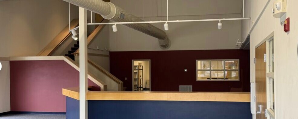 More Photos Of 376 Newport Ave, Rumford Storefront Retail Office For Lease