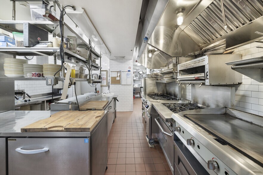 More Photos Of 1970 Montauk Hwy, Bridgehampton Restaurant For Sale