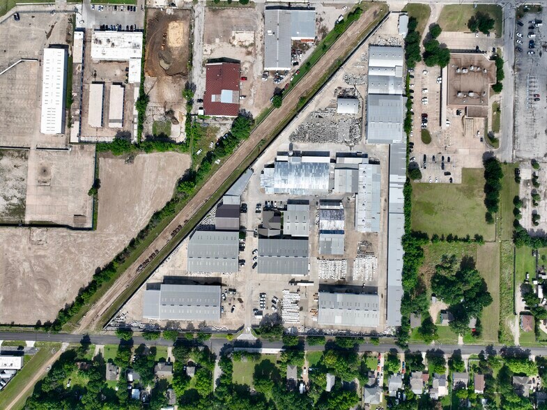 More Photos Of 301 Pleasant Dr, Dallas Warehouse For Lease
