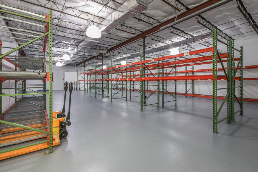 More Photos Of 3501 NW 10th Ave, Oakland Park Warehouse For Lease