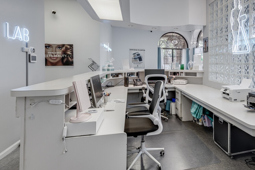 More Photos Of 102-112 Town Center Dr, Warren Office For Lease