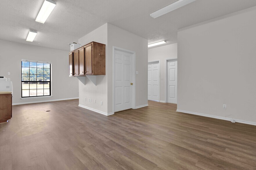 More Photos Of 1522 Sam Houston St, Liberty Office For Sale