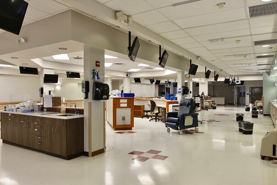 More Photos Of 650 34th St S, Saint Petersburg Medical For Lease