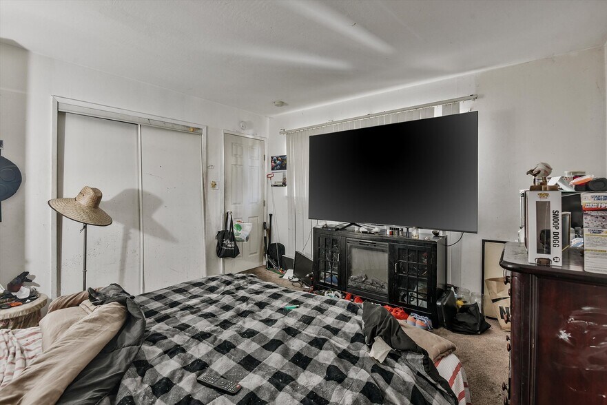 More Photos Of 1927 82nd Ave, Oakland Apartments For Sale