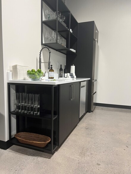 More Photos Of 8949 N Deerbrook Trl, Brown Deer Flex For Sale